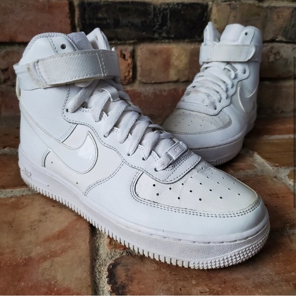 Nike Air Force 1 High Triple White Youth Size 6 - Picture 2 of 9